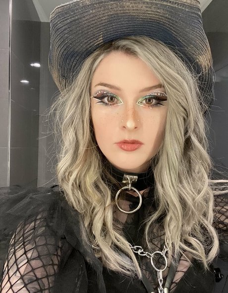 Mothica model porn pics