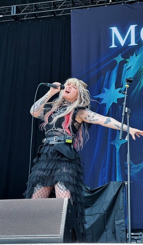 Mothica top pornstar galleries