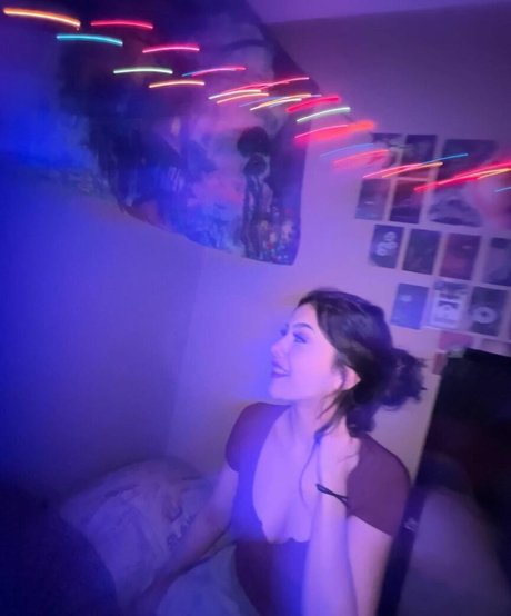 Chlo Poko hot actress images