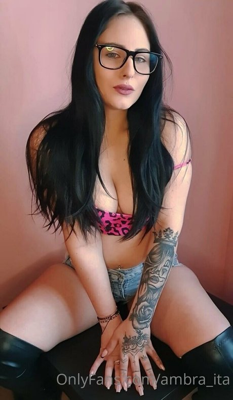 ambra ita00 high quality model picture