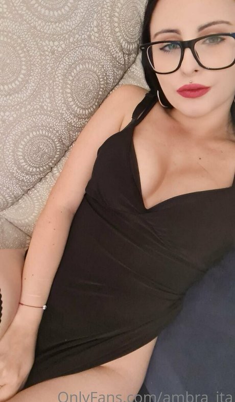 ambra ita00 hot model image