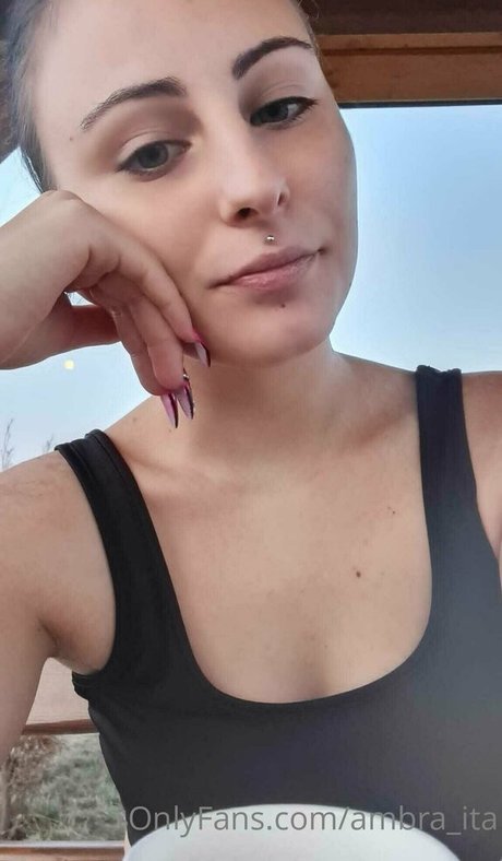 ambra ita00 beautiful model img