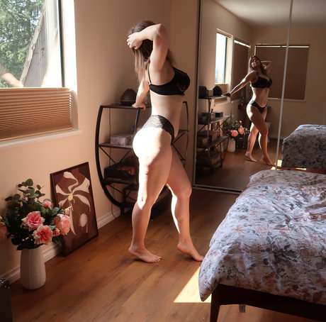 Naomioop exclusive star img