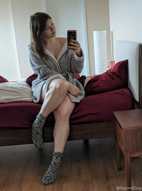 Naomioop hot model image