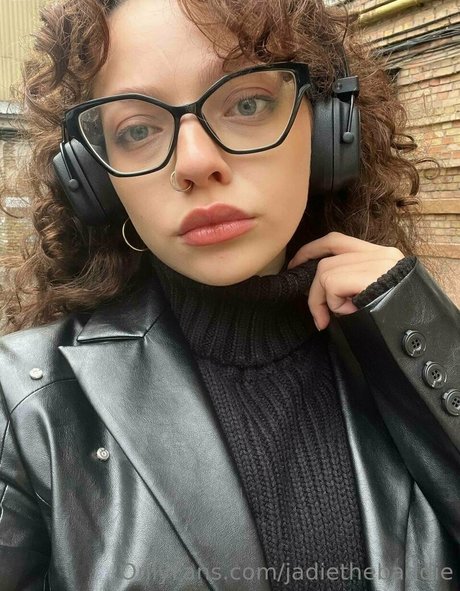 jadiethebaddie art star pictures