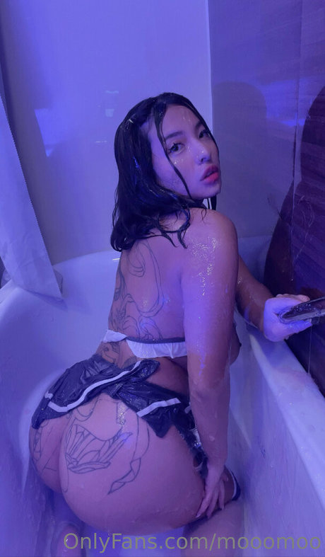 Mooomoo pornstar naked pic