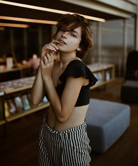 Karina Martins star hot pic