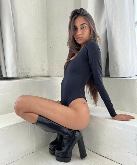 Nikki Jayy model nude gallery