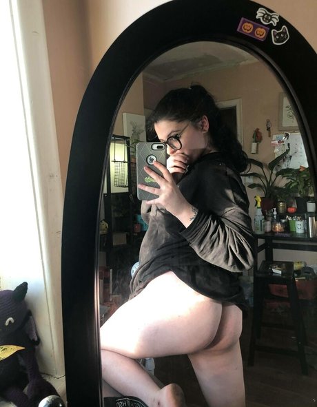 Periodpriestess model sex pic