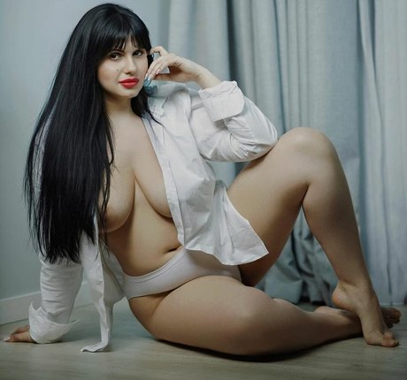 Dasha Dashany free star pictures