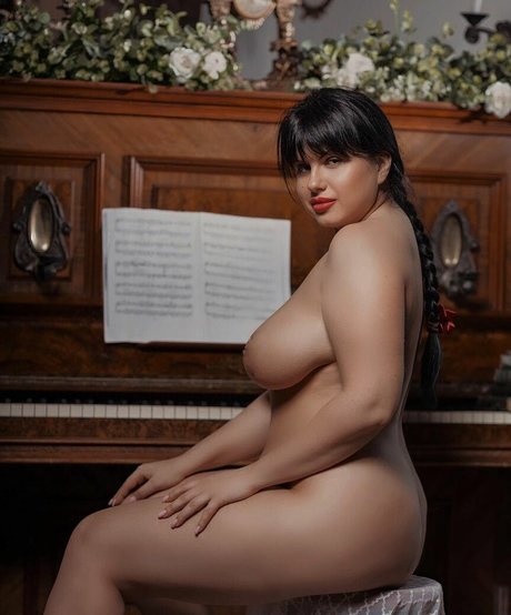 Dasha Dashany pornstar nude images