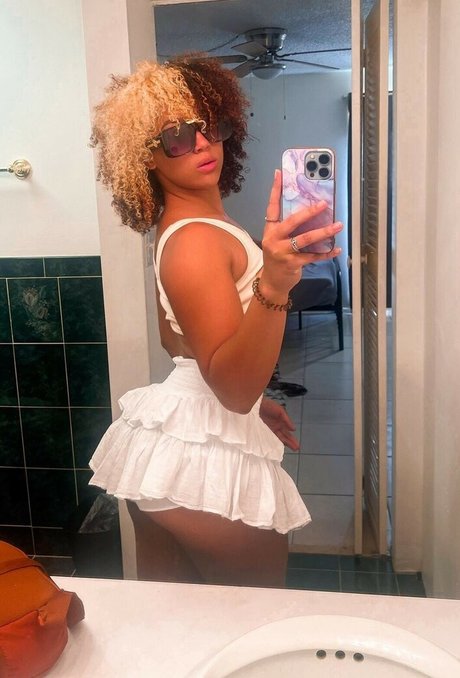 Heaven Collins pretty pornstar pic