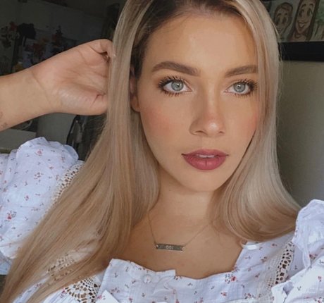 Justseum sexy actress picture