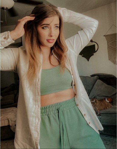 Justseum art model photos