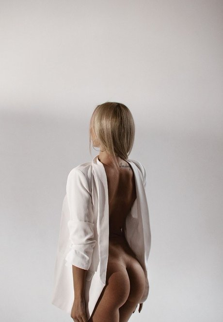 Marta Mayer model adult img