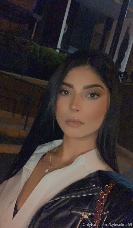 selenakyle69 pretty star photo