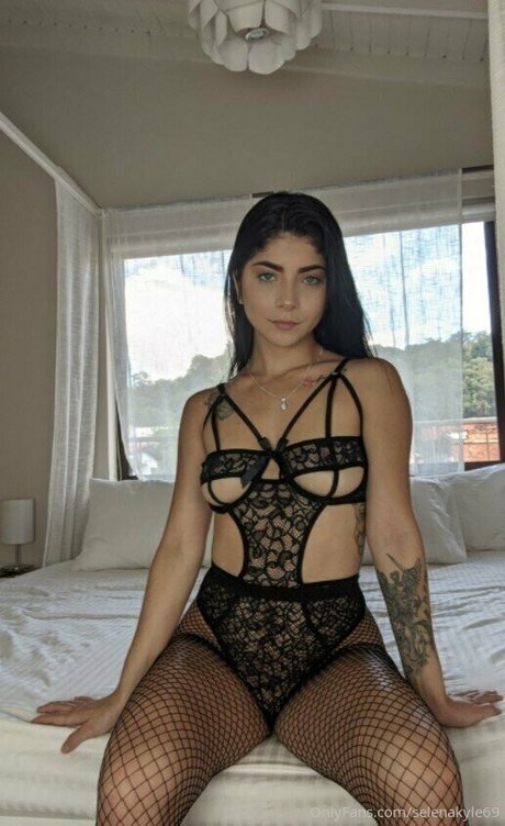 selenakyle69 model erotic pictures