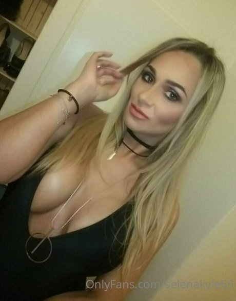 selenakyle69 nice actress picture