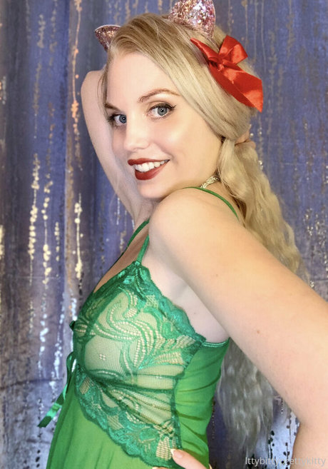 ittybittyprettykittyfree art actress gallery