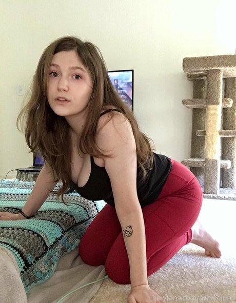 ashleejune model xxx picture