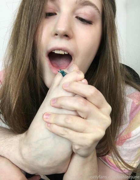 ashleejune high quality actress pics