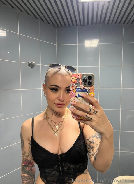 Happyrebby top star pics