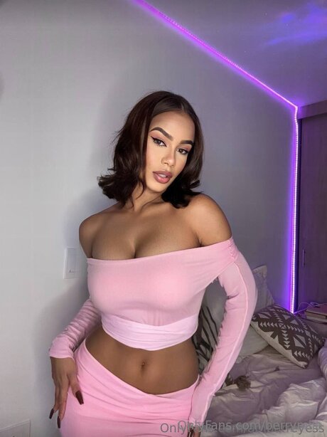 Berrymila model pretty img