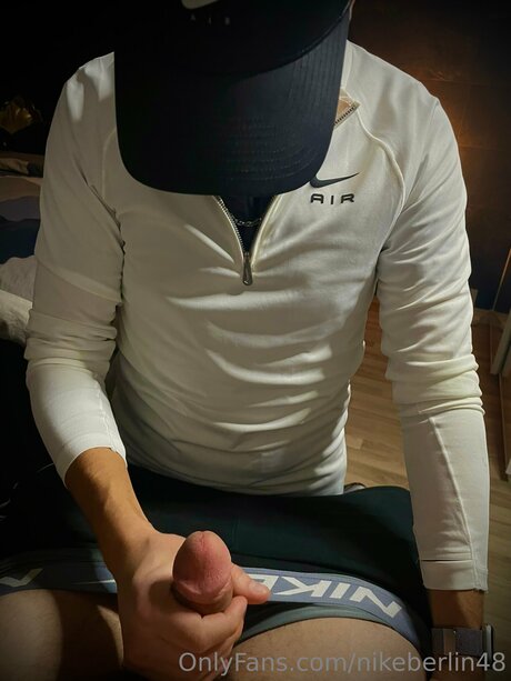 Nikeberlin48 naked actress pic