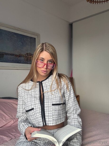 Georgiameyer star nudes photos