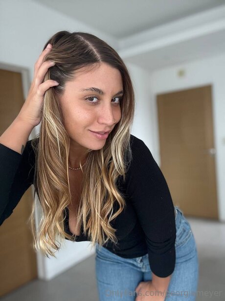 Georgiameyer model pretty photos