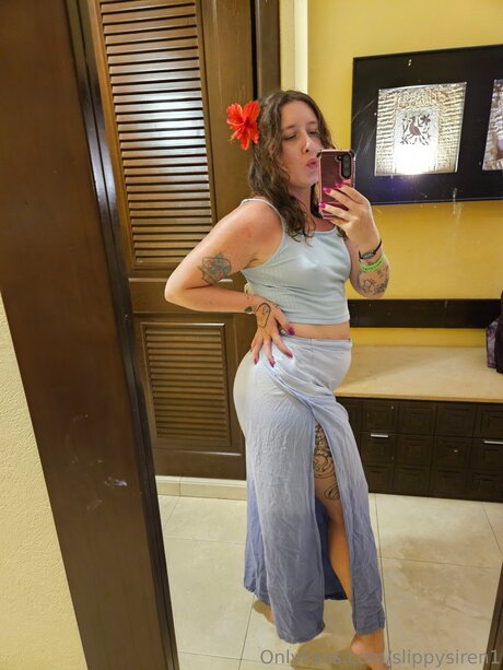 Slippysiren1 high quality model photo