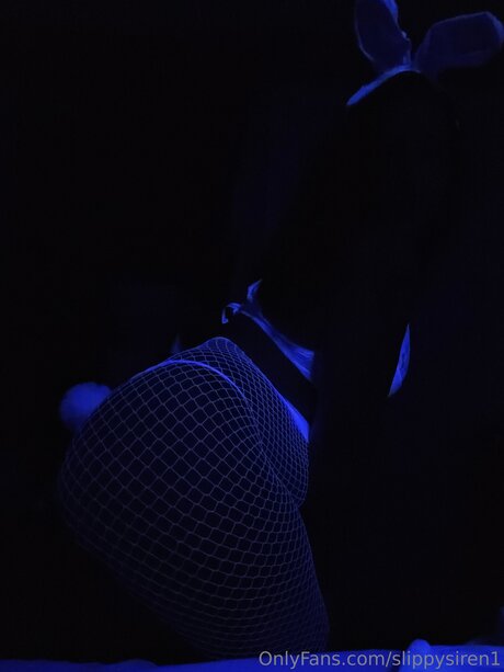 Slippysiren1 pornstar nude img