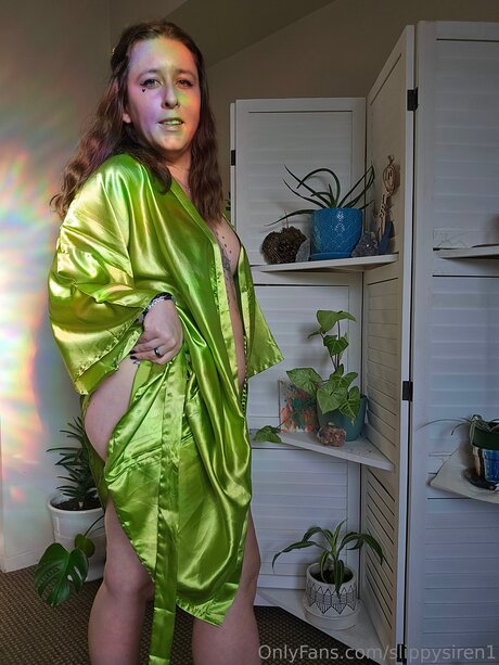 Slippysiren1 star erotic image