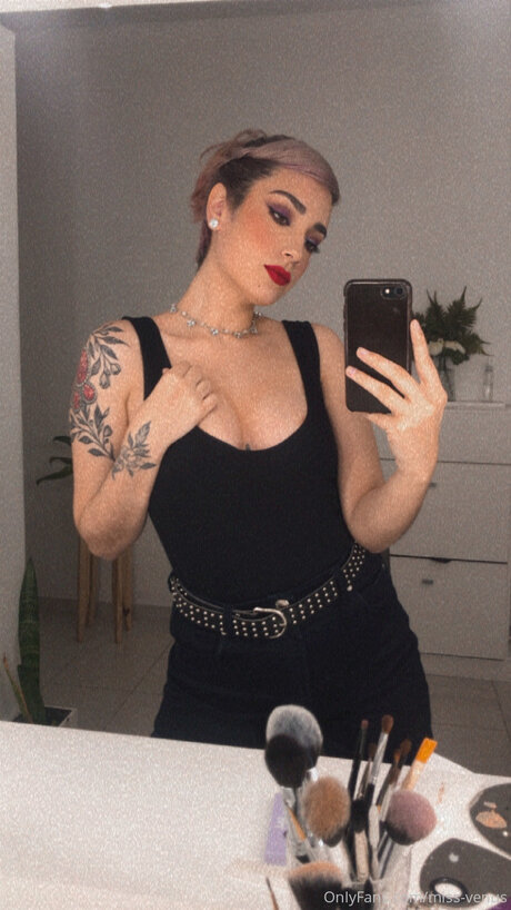 Miss Venus sexy star photos