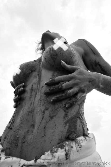 Thearmychick pornstar xxx picture