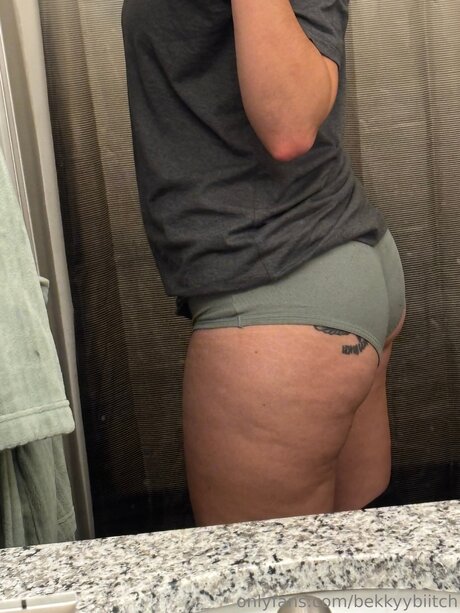 Bekkyybiitch model porn pics