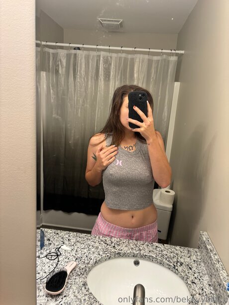 Bekkyybiitch erotic model images