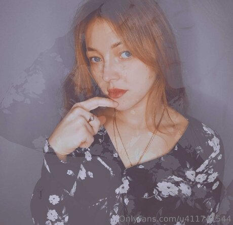 U411741544 model top pic