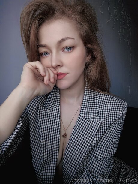 U411741544 model nude archive