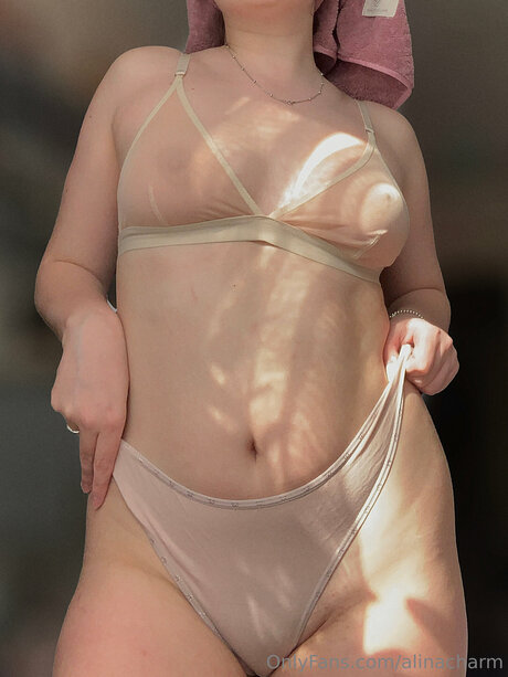 Alinacharm exclusive pornstar galleries