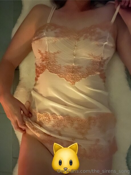 The Sirens Song star nude pic