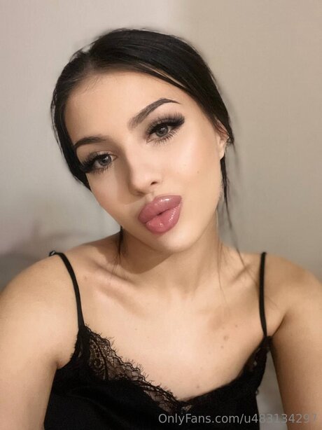 U483134297 beautiful model pictures