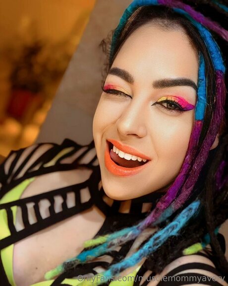 Queenmuscleavery naked model archive