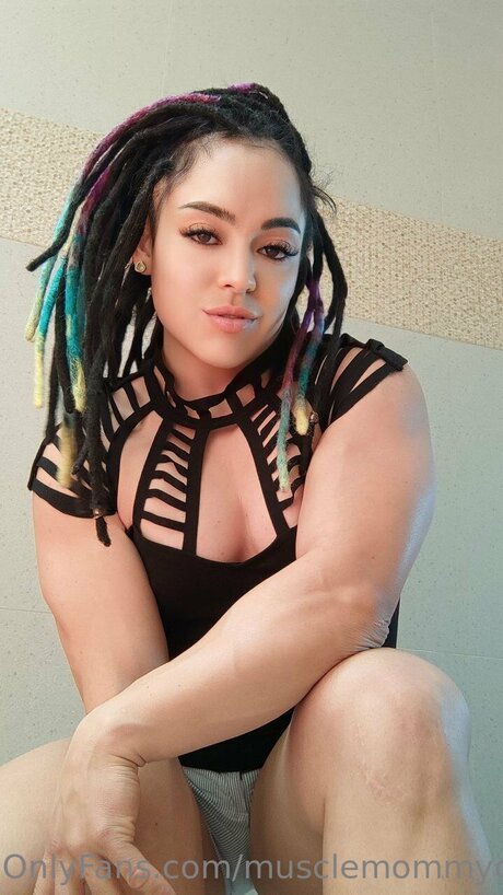 Queenmuscleavery free pornstar photo