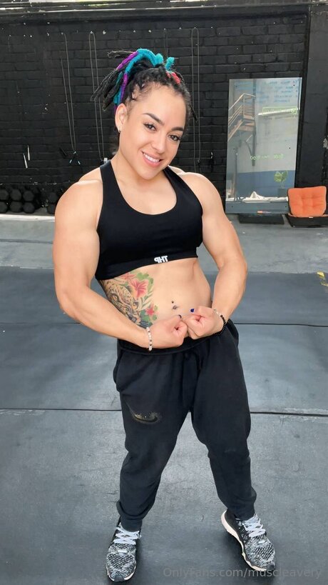 Queenmuscleavery naked star pic