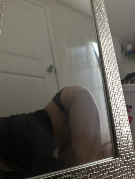 Valentinap 18 naked model pics