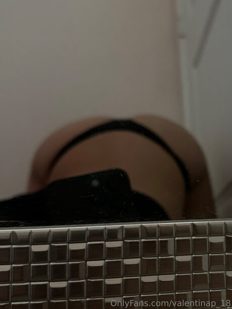 Valentinap 18 star naked picture