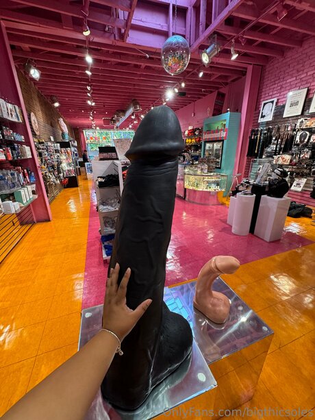 Bigthicsoles model pretty photo