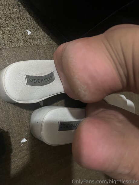 Bigthicsoles model sexy pic