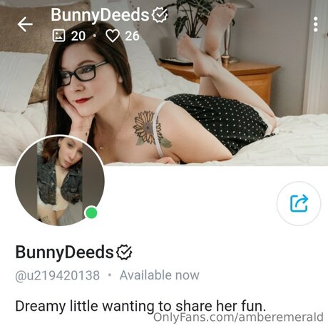 Amberemerald model erotic photo